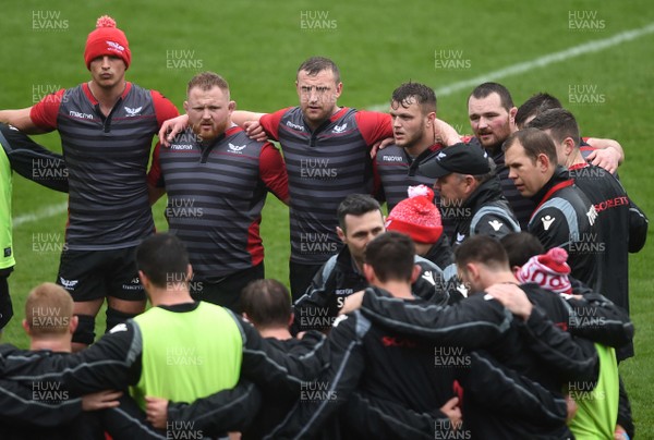 170418 - Scarlets Rugby Training - Aaron Shingler, Samson Lee, Hadleigh Parkes, Steff Hughes and Ken Owens during training