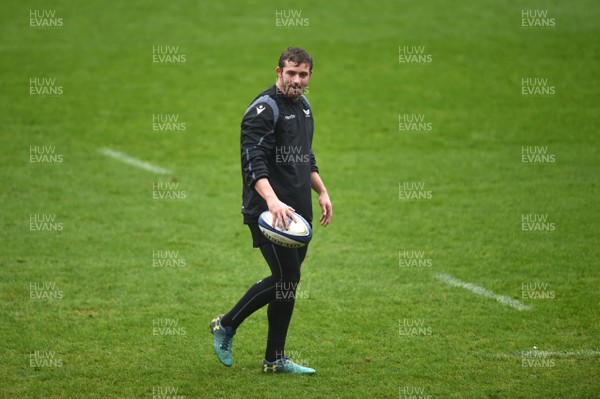 170418 - Scarlets Rugby Training - Leigh Halfpenny during training