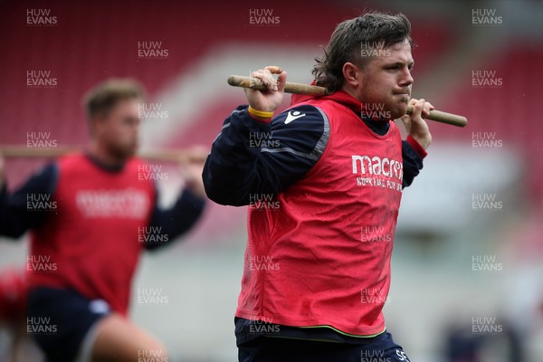 211020 - Scarlets Rugby Training - Steff Evans during training