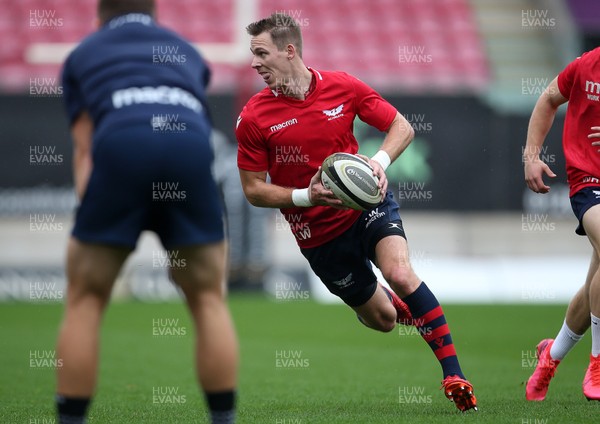 211020 - Scarlets Rugby Training - Liam Williams during training