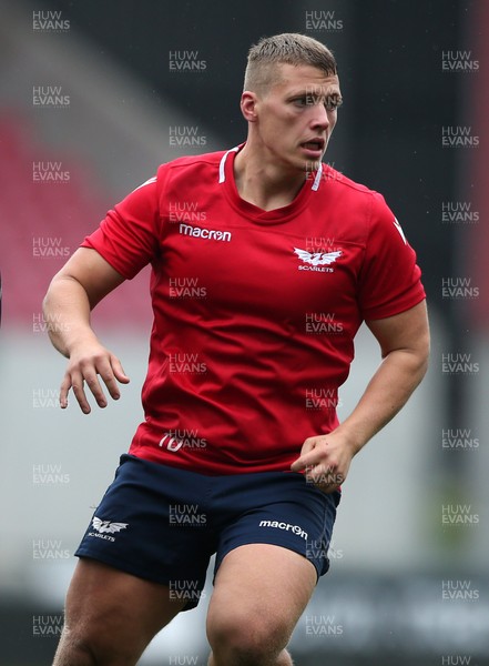 211020 - Scarlets Rugby Training - Taylor Davies during training