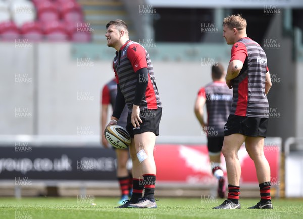 220518 - Scarlets Rugby Training - Steff Evans during training
