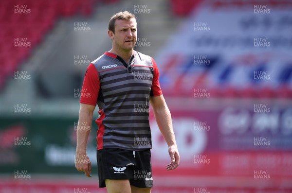 220518 - Scarlets Rugby Training - Hadleigh Parkes during training