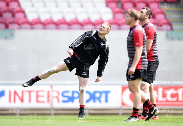 220518 - Scarlets Rugby Training - Johnny McNicholl during training