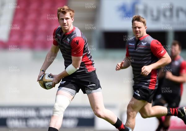 220518 - Scarlets Rugby Training - Rhys Patchell during training