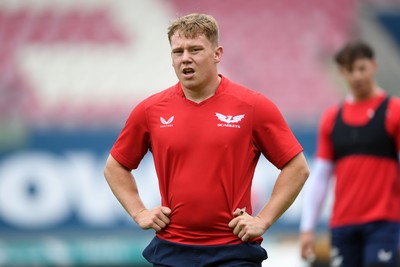 290525 - Scarlets Training - Scarlets train ahead of their trip to Dublin as they face Leinster in the United Rugby Championship Quarter Final - Sam Costelow