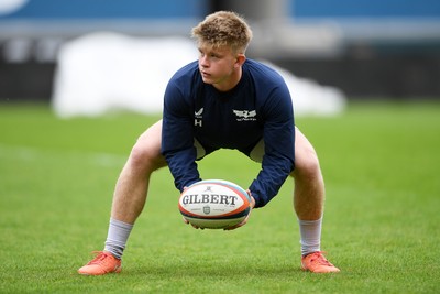 290525 - Scarlets Training - Scarlets train ahead of their trip to Dublin as they face Leinster in the United Rugby Championship Quarter Final - Archie Hughes