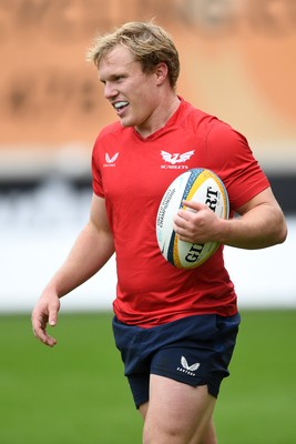 290525 - Scarlets Training - Scarlets train ahead of their trip to Dublin as they face Leinster in the United Rugby Championship Quarter Final - Blair Murray during training