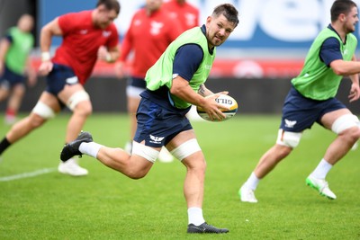 290525 - Scarlets Training - Scarlets train ahead of their trip to Dublin as they face Leinster in the United Rugby Championship Quarter Final - Shaun Evans