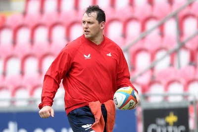 290525 - Scarlets Training - Scarlets train ahead of their trip to Dublin as they face Leinster in the United Rugby Championship Quarter Final - Ryan Elias