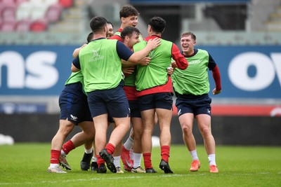 290525 - Scarlets Training - Scarlets train ahead of their trip to Dublin as they face Leinster in the United Rugby Championship Quarter Final - Team celebrates during training