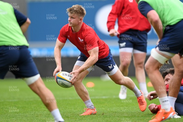 290525 - Scarlets Training - Scarlets train ahead of their trip to Dublin as they face Leinster in the United Rugby Championship Quarter Final - Archie Hughes