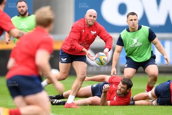 290525 - Scarlets Training - Scarlets train ahead of their trip to Dublin as they face Leinster in the United Rugby Championship Quarter Final - Efan Jones