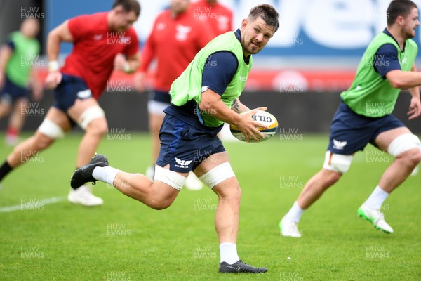 290525 - Scarlets Training - Scarlets train ahead of their trip to Dublin as they face Leinster in the United Rugby Championship Quarter Final - Shaun Evans