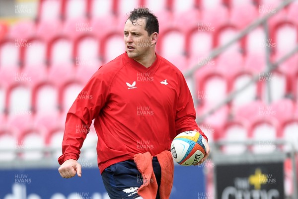 290525 - Scarlets Training - Scarlets train ahead of their trip to Dublin as they face Leinster in the United Rugby Championship Quarter Final - Ryan Elias