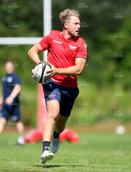 300720 - Scarlets Rugby Training - Tyler Morgan during training