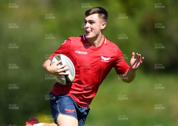 300720 - Scarlets Rugby Training - Joe Roberts during training