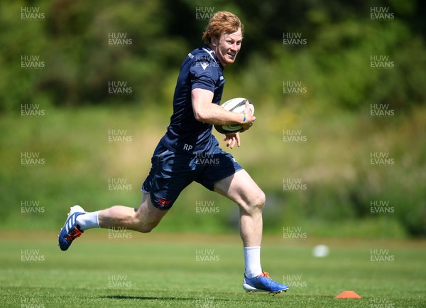 300720 - Scarlets Rugby Training - Rhys Patchell during training