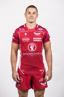 130819 - Scarlets Rugby Squad Headshots - Jonathan Davies