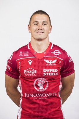 130819 - Scarlets Rugby Squad Headshots - Jonathan Davies