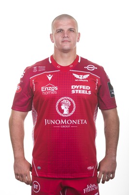 130819 - Scarlets Rugby Squad - Simon Gardiner