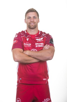 130819 - Scarlets Rugby Squad - Steve Cummins