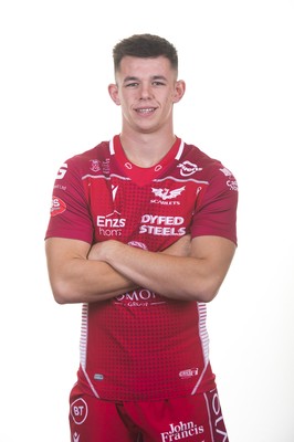 130819 - Scarlets Rugby Squad - Tom Rogers