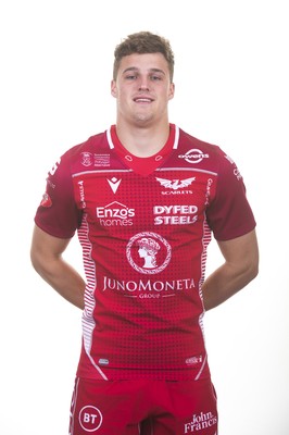 130819 - Scarlets Rugby Squad - Tomi Lewis