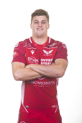 130819 - Scarlets Rugby Squad - Tomi Lewis