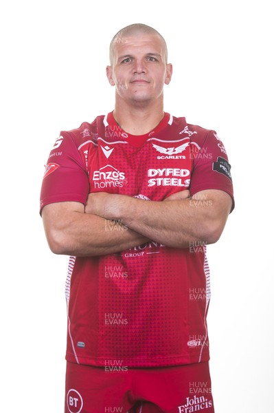130819 - Scarlets Rugby Squad - Simon Gardiner