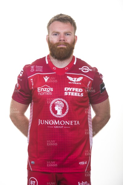 130819 - Scarlets Rugby Squad - Tom Phillips