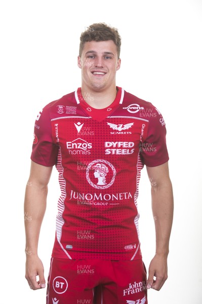 130819 - Scarlets Rugby Squad - Tomi Lewis