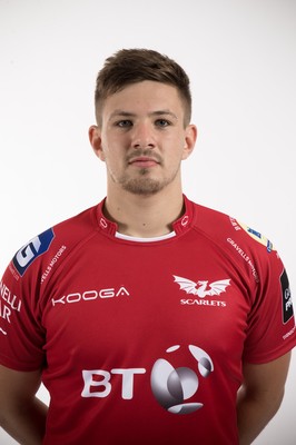 110816 - Scarlets Squad Portraits 2016-17 Season - Shaun Evans