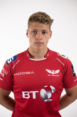 110816 - Scarlets Squad Portraits 2016-17 Season - Taylor Davies