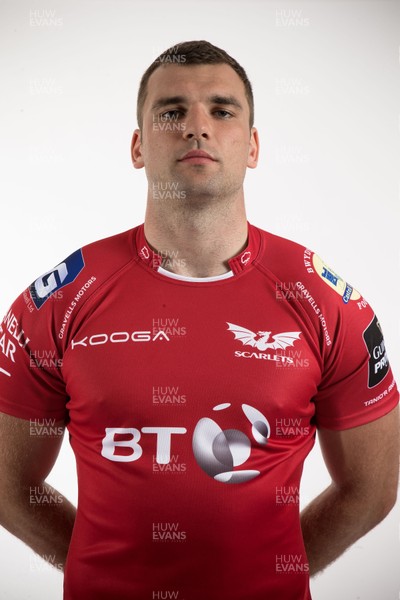 110816 - Scarlets Squad Portraits 2016-17 Season - Tadhg Beirne