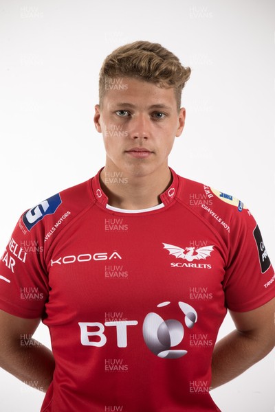 110816 - Scarlets Squad Portraits 2016-17 Season - Taylor Davies