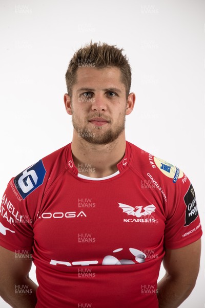 110816 - Scarlets Squad Portraits 2016-17 Season - Tom Williams