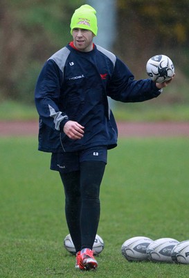 070115 - Scarlets Training - Gareth Davies during training