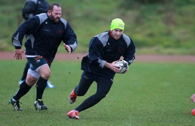 070115 - Scarlets Training - Gareth Davies during training