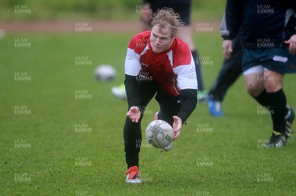 070115 - Scarlets Training - Aled Davies during training