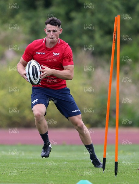 070720 - Scarlets Rugby return to training after the three month shut down due to coronavirus - Thomas Rogers during training