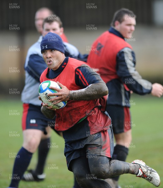 07.10.08 - Llanelli Scarlets Training - Sililo Martens in action during training. 