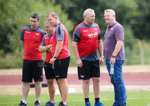 100718 - Scarlets Pre Season Training - Scarlets head coach Wayne Pivac, second right, with Jon Daniels, General Manager of Rugby, right, during a training session ahead of the start of the new season
