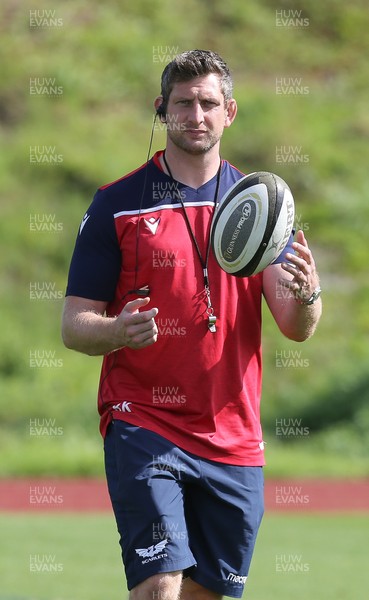 240821 - Scarlets Training Session - Richard Kelly during training session
