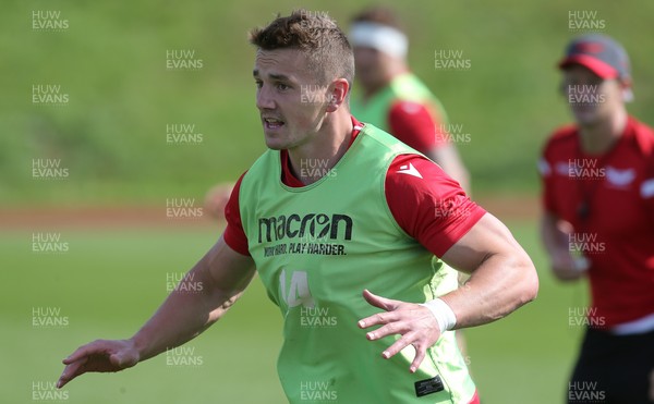 240821 - Scarlets Training session - Jonathan Davies during training session