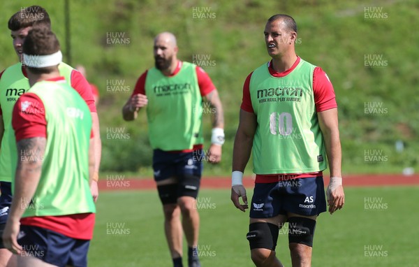 240821 - Scarlets Training Session - Aaron Shingler during training session