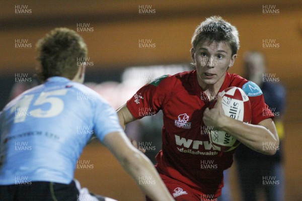 28.10.09 Scarlets Under 16's v Ospreys Under 16's - Regional Age Grade Championship - Scarlets' winger Jake Randell takes on The Ospreys' defence. 