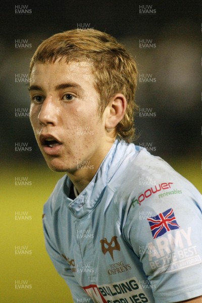 28.10.09 Scarlets Under 16's v Ospreys Under 16's - Regional Age Grade Championship - Ospreys' scrum half Courtney Davies. 