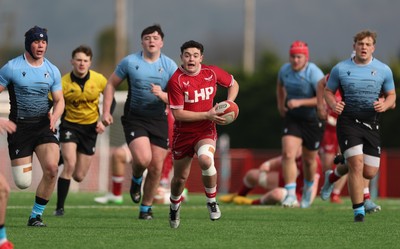 160225  Scarlets U18s v Cardiff U18s, WRU Regional Age Grade Semi Final - Cellan Allcock of Scarlets breaks away