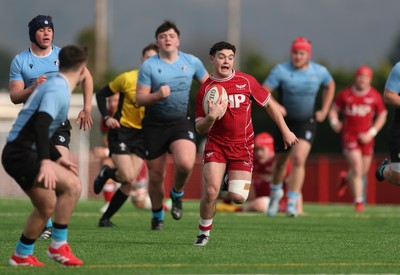 160225  Scarlets U18s v Cardiff U18s, WRU Regional Age Grade Semi Final - Cellan Allcock of Scarlets breaks away